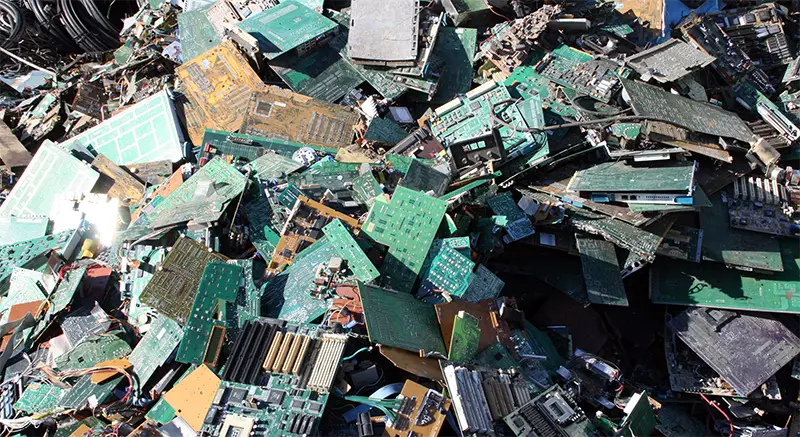 El problema de la chatarra electrónica en Europa: sólo se elimina un tercio de los desechos